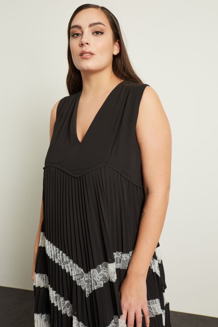 Abito con inserti in pizzo Fashion Market