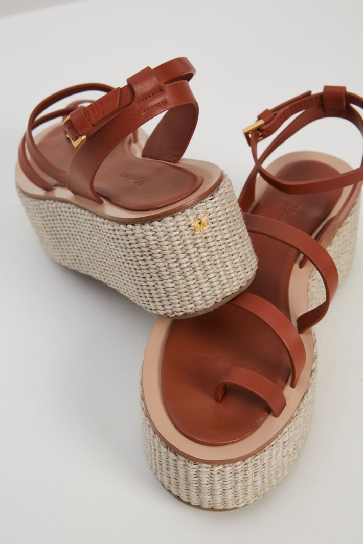 Sandali con zeppa in rafia Fashion Market