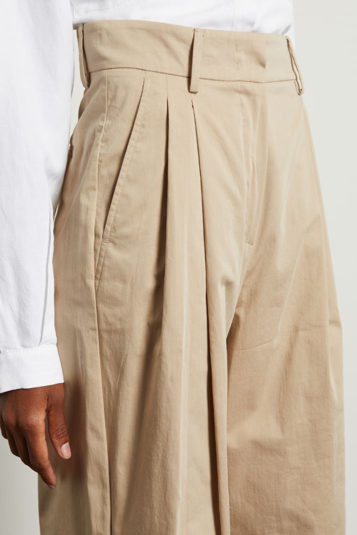 Pantaloni ampi con pinces Fashion Market