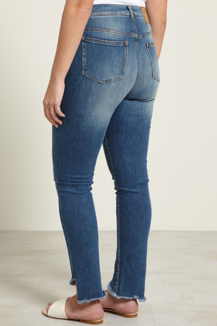 Jeans con fondo sfrangiato Fashion Market