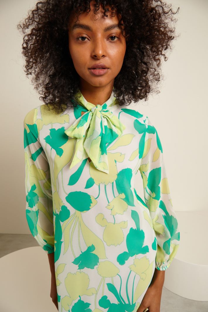 Abito con collo a foulard  Fashion Market