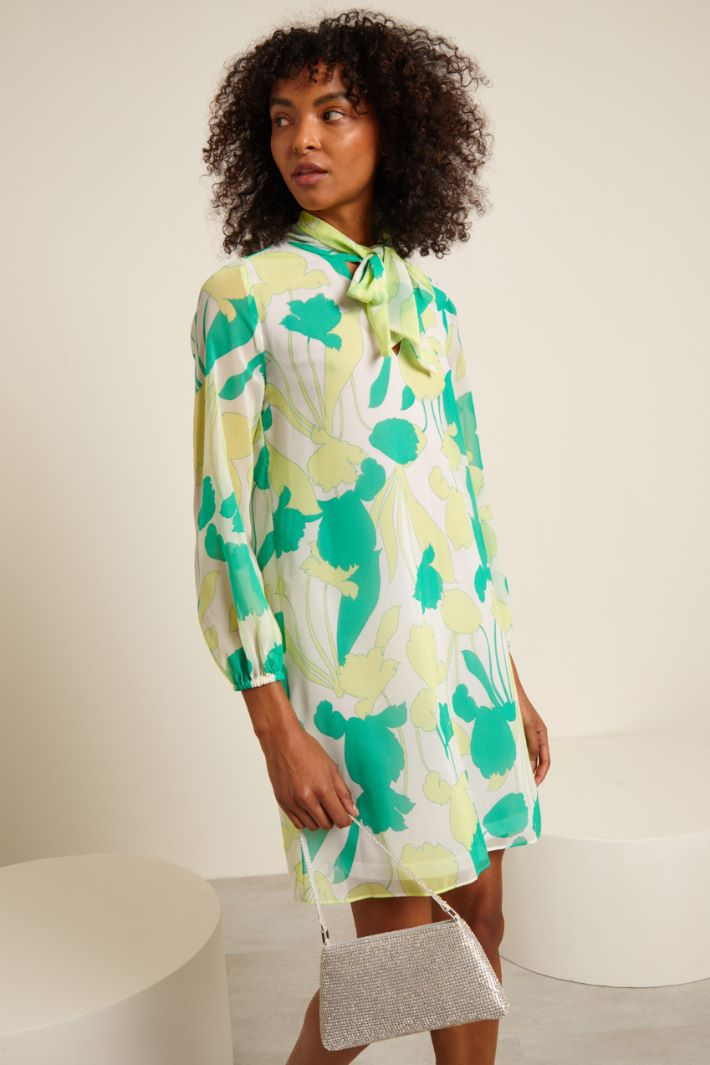 Abito con collo a foulard  Fashion Market