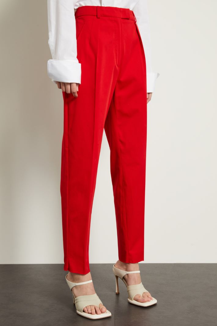 Pantaloni carrot in gabardina Fashion Market