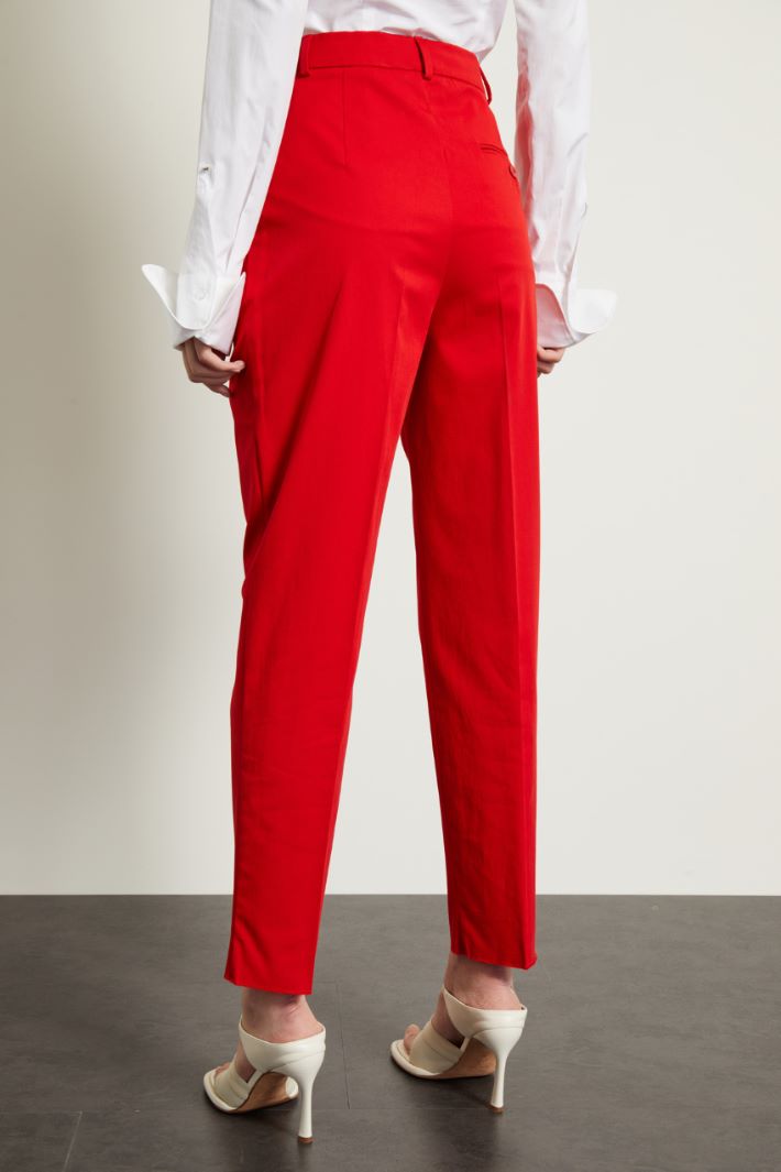 Pantaloni carrot in gabardina Fashion Market