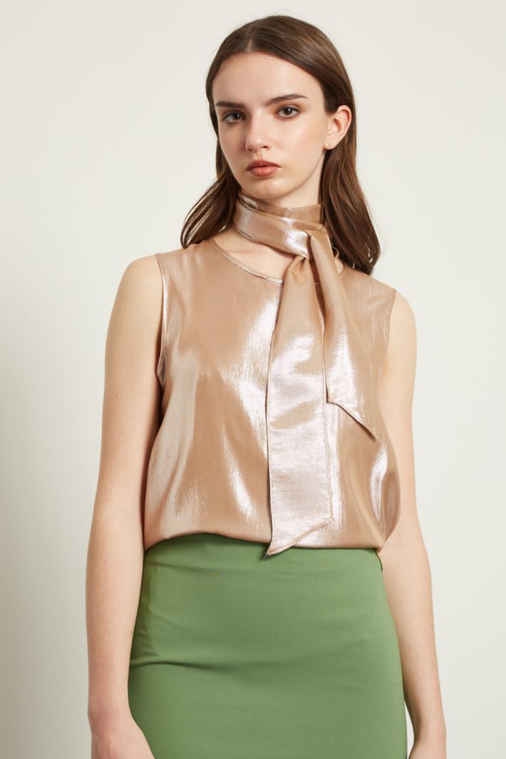 Top smanicato in lamè Fashion Market