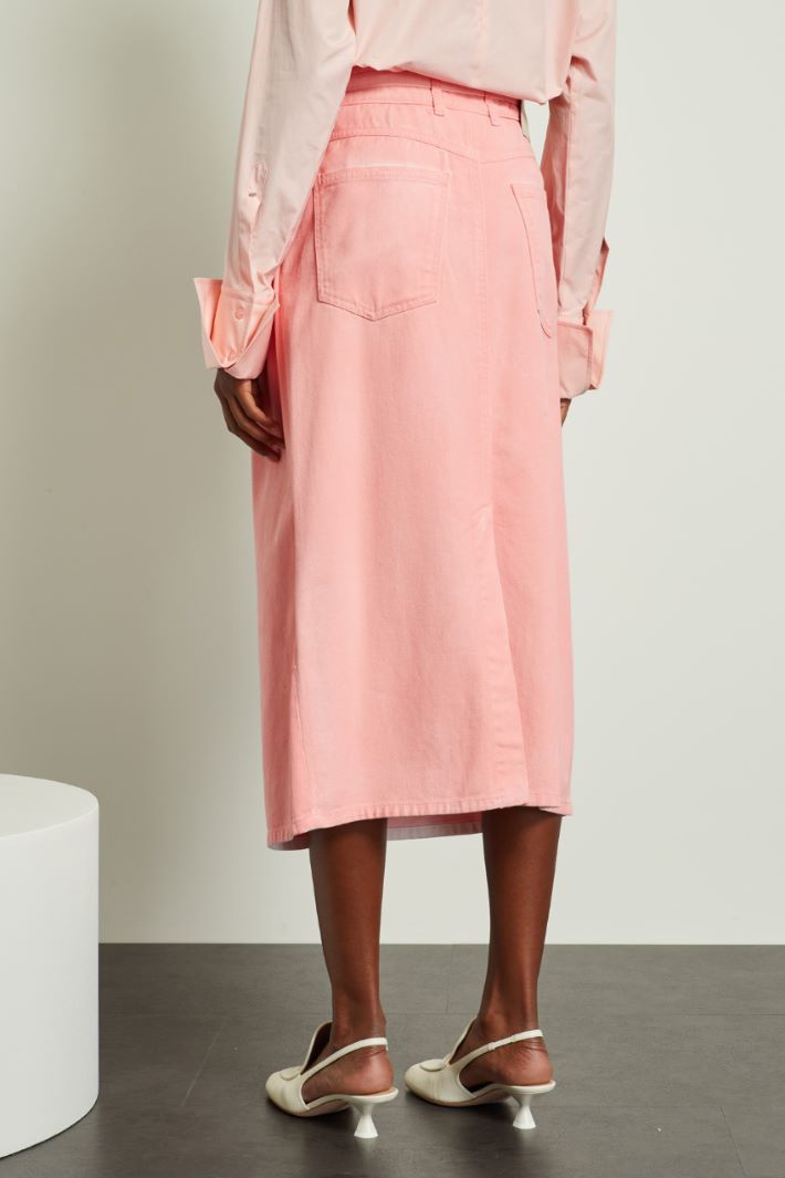 Gonna in bull Fashion Market