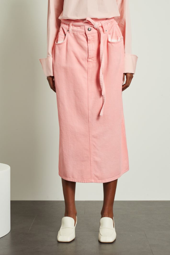 Gonna in bull Fashion Market