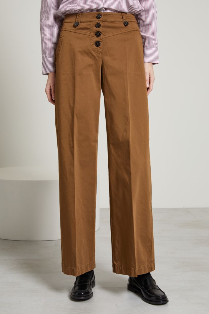 Pantaloni con bottoni a vista Fashion Market