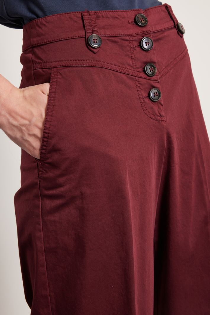 Pantaloni con bottoni a vista Fashion Market