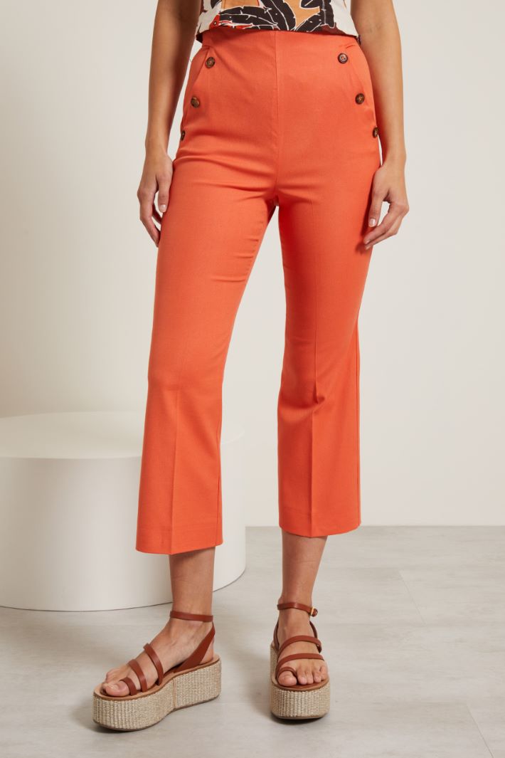 Pantaloni con bottoni a decoro Fashion Market