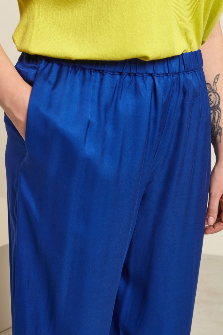 Pantaloni fluidi in twill  Fashion Market