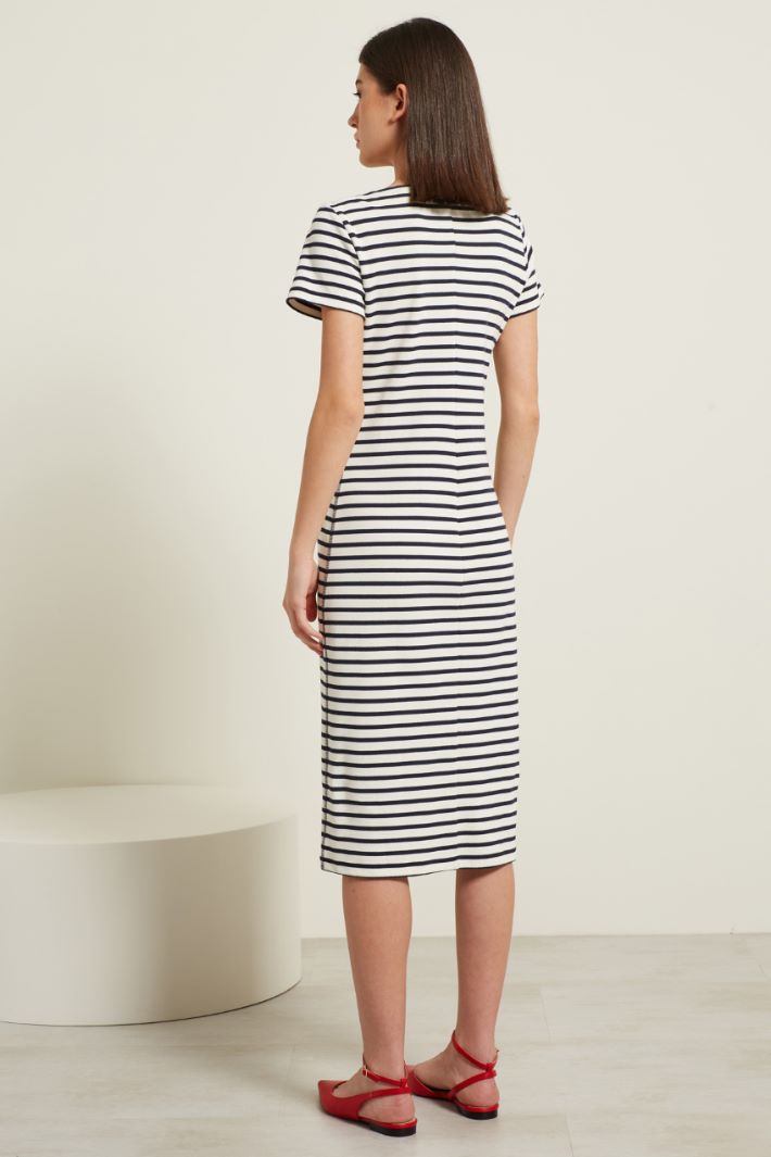 Abito con bottoni sulle spalle Fashion Market Abito con bottoni sulle spalle Fashion Market