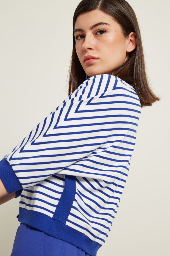 Cardigan corto con scollo a V Fashion Market