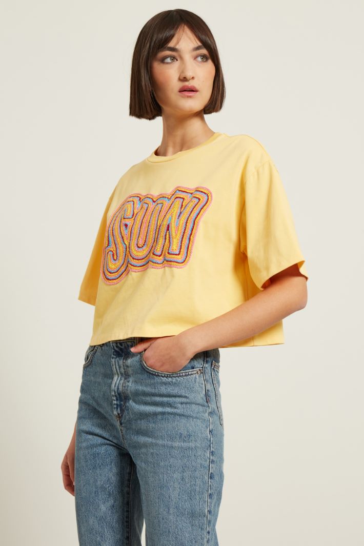 T-shirt con motivo a uncinetto Fashion Market T-shirt con motivo a uncinetto Fashion Market