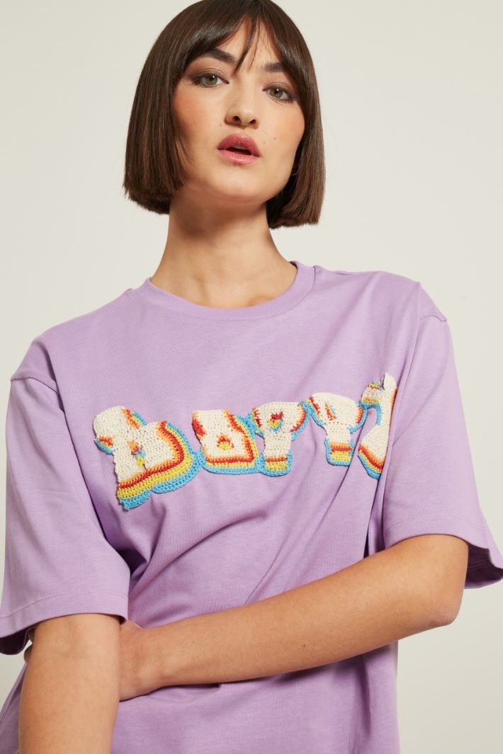 T-shirt con motivo a uncinetto Fashion Market T-shirt con motivo a uncinetto Fashion Market