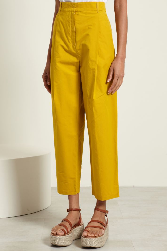 Pantaloni in tela con pinces Fashion Market