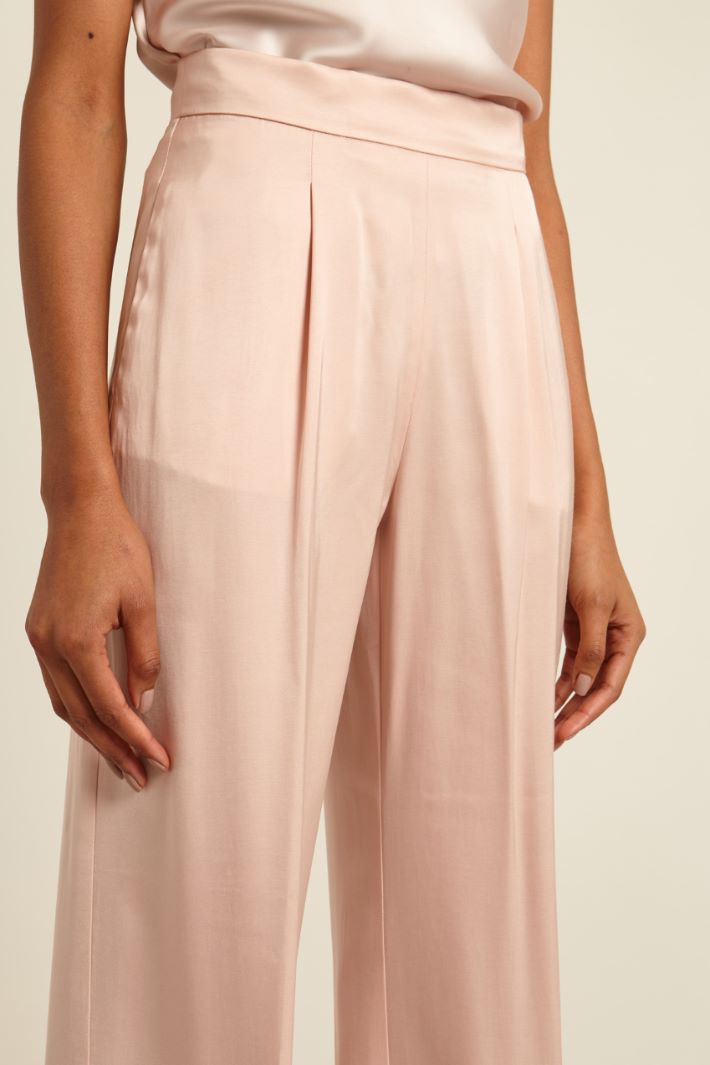 Pantaloni con pinces in raso Fashion Market