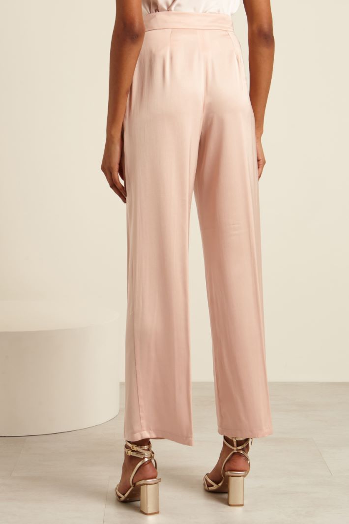 Pantaloni con pinces in raso Fashion Market