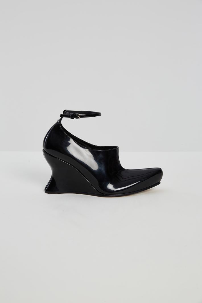 Scarpe con zeppa in vernice Fashion Market