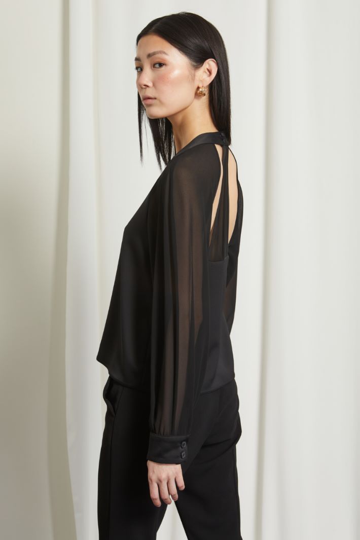 Blusa con scollo a V - NERO - Fashion Market - 4