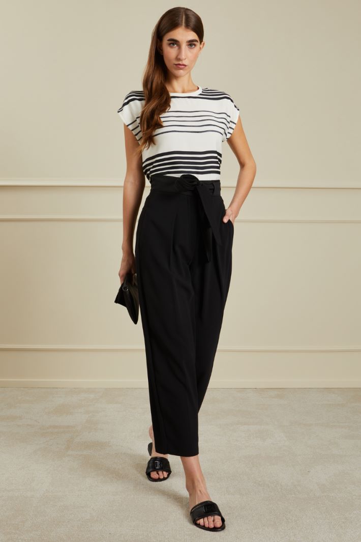 Pantaloni carrot in crèpe - NERO - Fashion Market