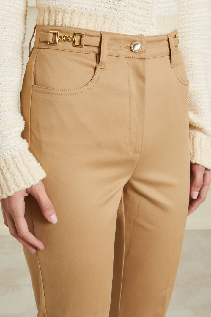 Pantaloni slim con staffe - CAMMELLO - Fashion Market - 3