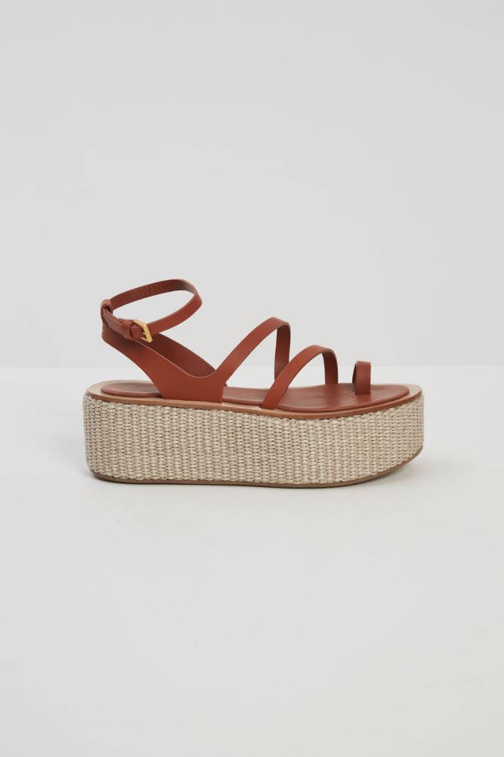 Sandali con zeppa in rafia - CUOIO SABBIA - Fashion Market