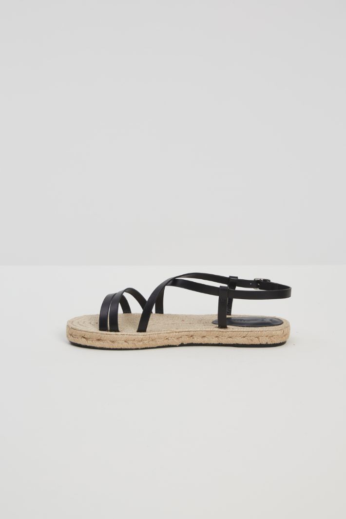 Sandali con cinturini in pelle - NERO SABBIA - Fashion Market - 3