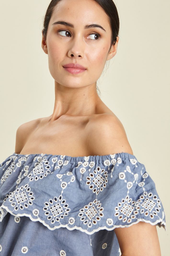 Top in sangallo con volant Fashion Market