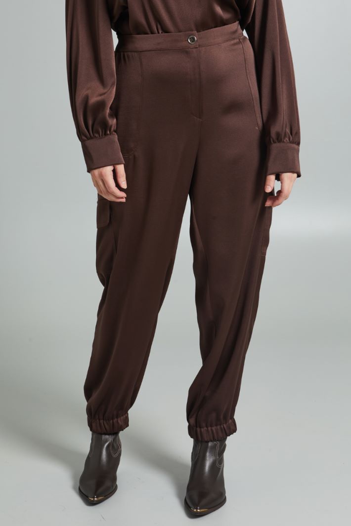 Pantaloni cargo in raso - MARRONE SCURO - Fashion Market - 2