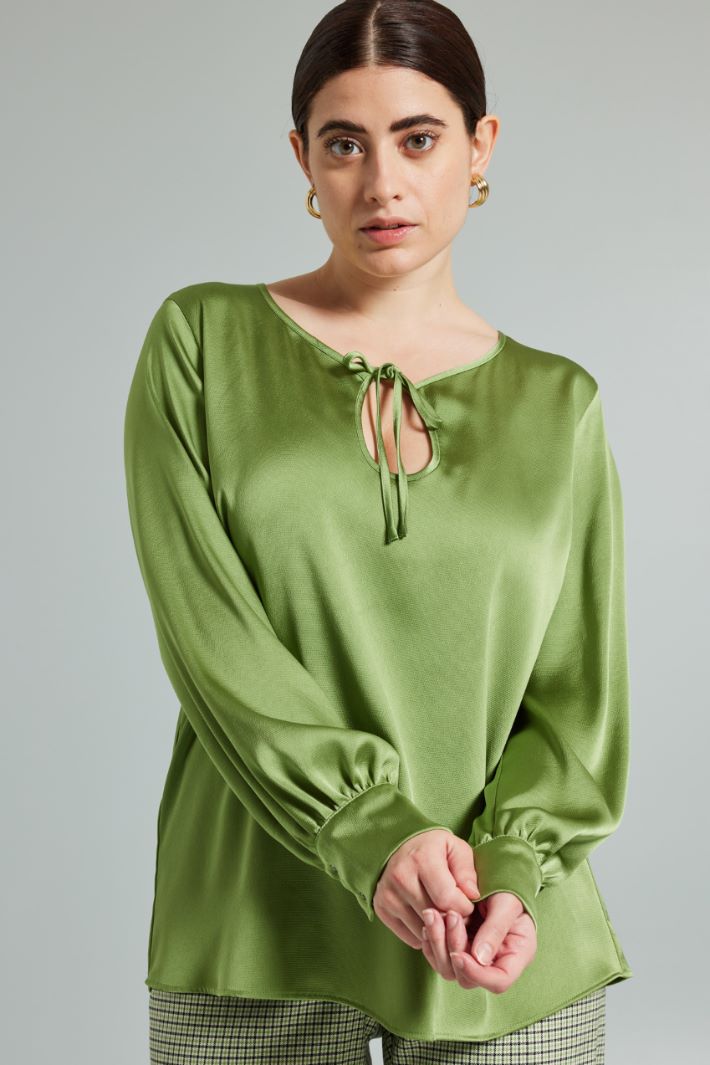Blusa in raso martellato - VERDE PISTACCHIO - Fashion Market - 2