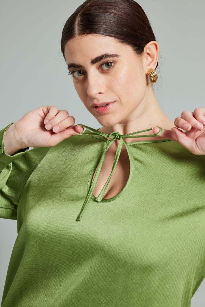 Blusa in raso martellato - VERDE PISTACCHIO - Fashion Market - 3