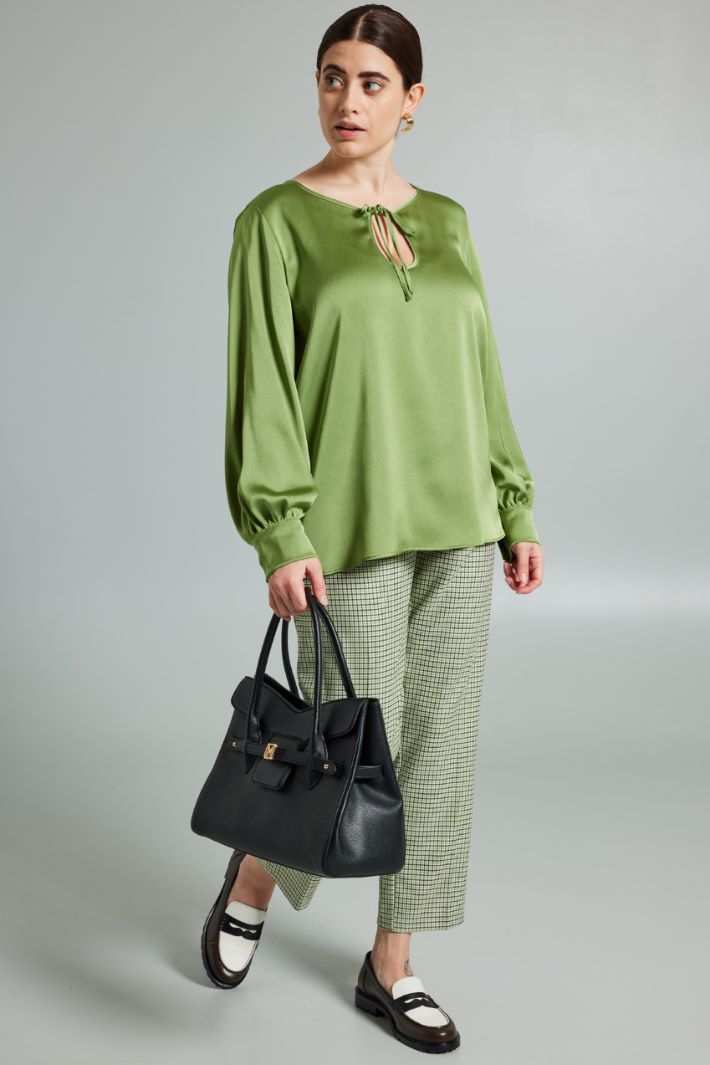 Blusa in raso martellato - VERDE PISTACCHIO - Fashion Market