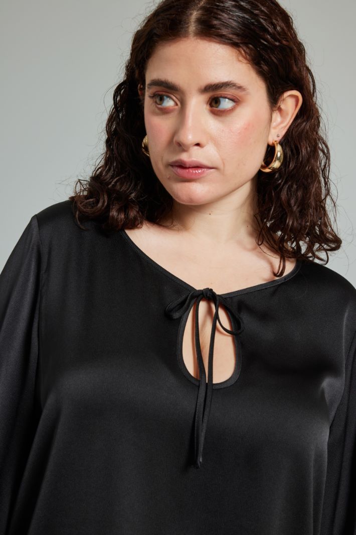 Blusa in raso martellato - NERO - Fashion Market - 3