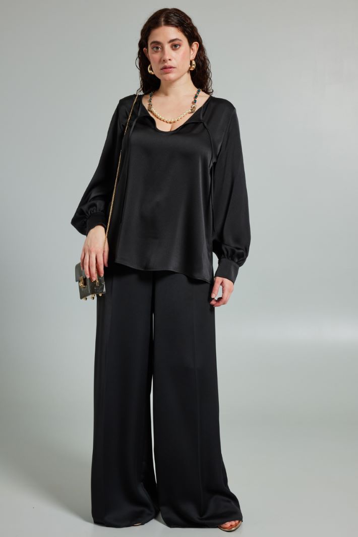 Blusa in raso martellato - NERO - Fashion Market