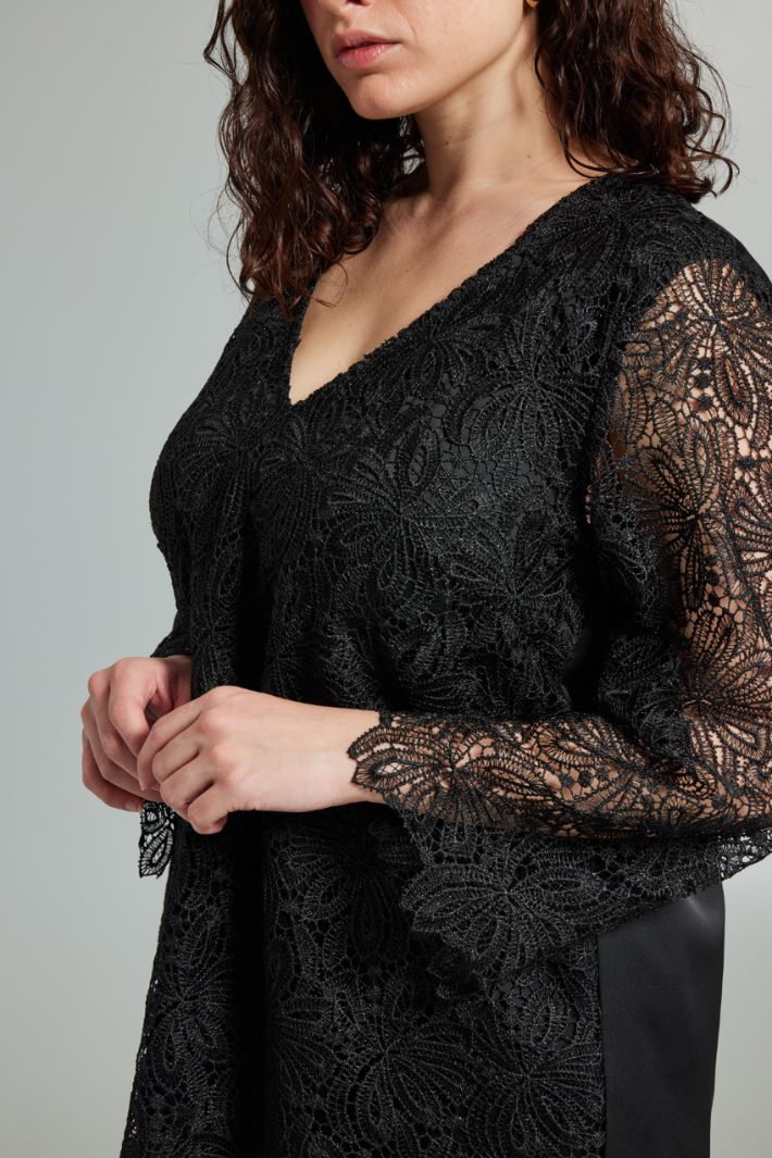 Top in pizzo con scollo a V - NERO - Fashion Market - 3