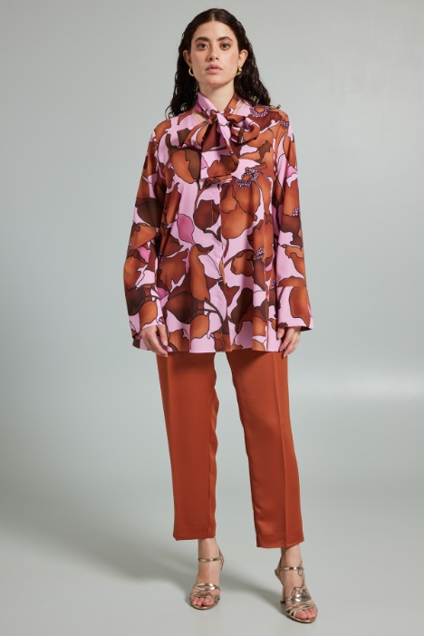 Blusa con collo a foulard - Fashion Market