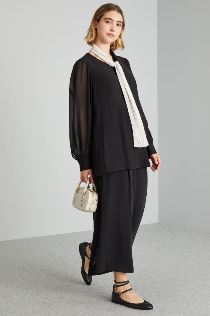 Blusa con motivo plissè - NERO BIANCO - Fashion Market