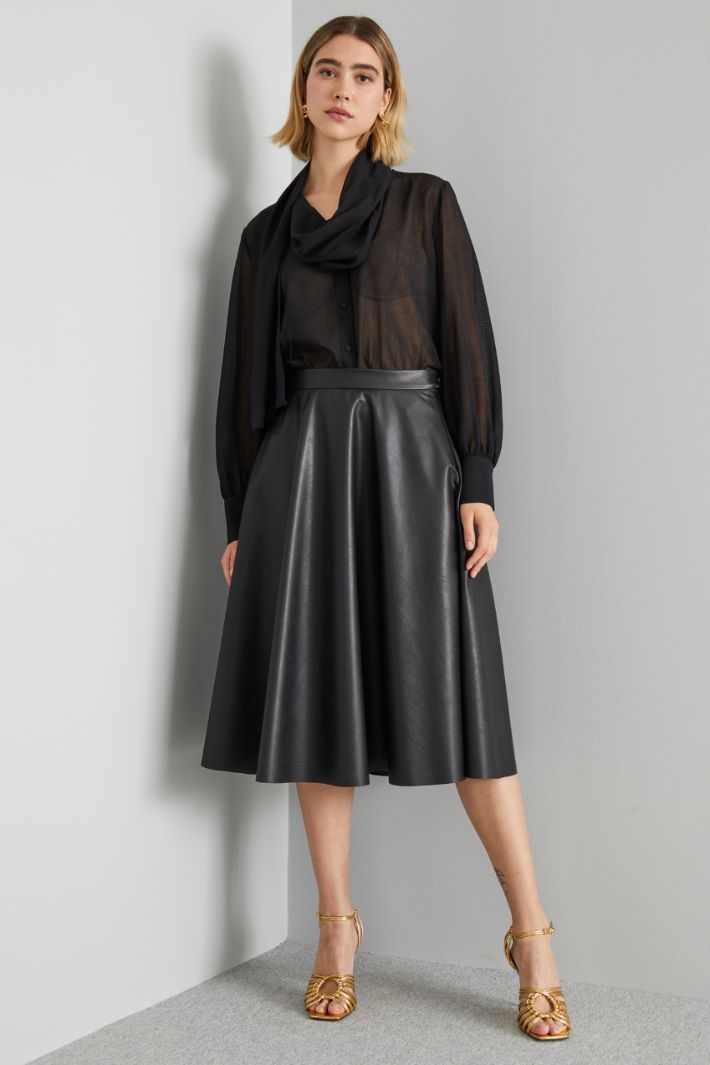 Blusa con maxi foulard - NERO - Fashion Market