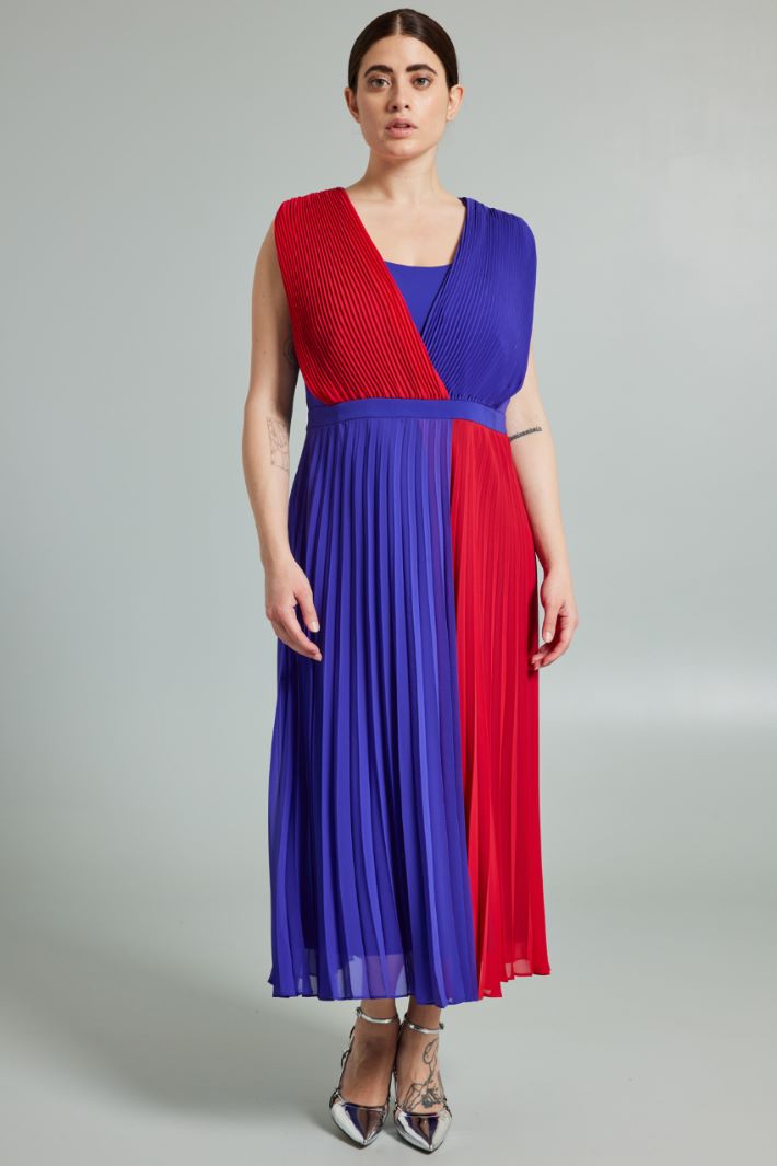 Abito in georgette plissè - VIOLA ROSSO - Fashion Market - 2