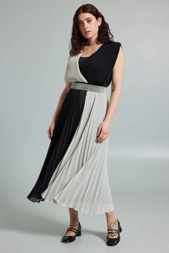 Abito in georgette plissè - NERO BIANCO - Fashion Market