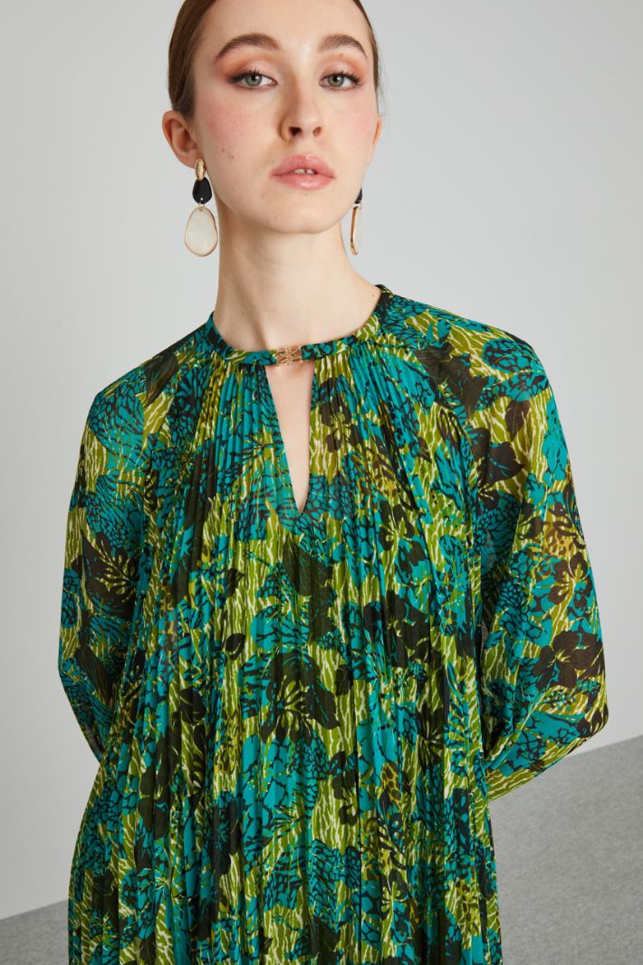 Abito corto in georgette plissè - PAVONE VERDE NERO - Fashion Market - 3