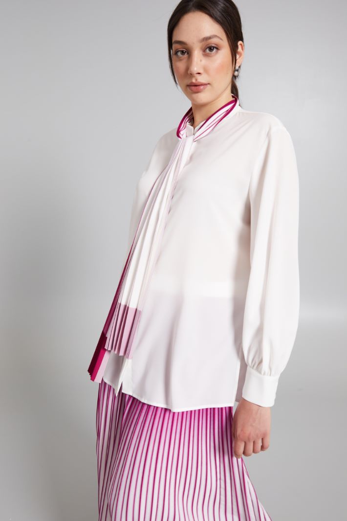 Blusa con foulard plissé - BIANCO FUXIA - Fashion Market - 3