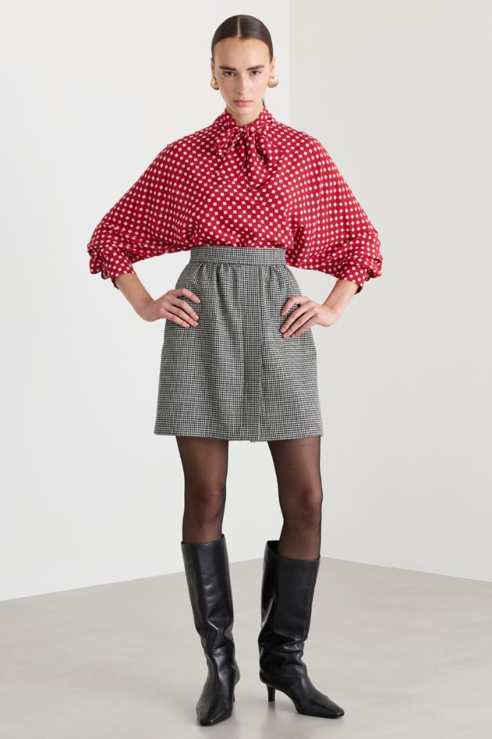 Blusa in seta con fiocco - ROSSO - Fashion Market