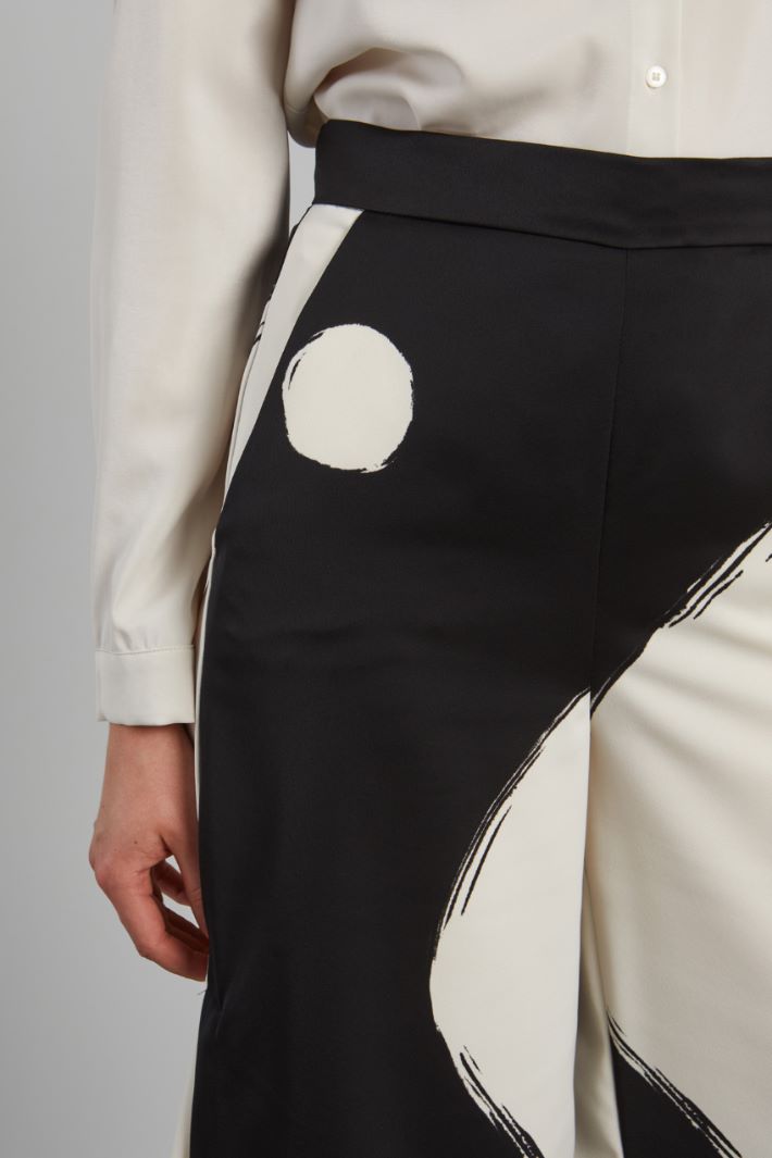 Pantaloni in enver satin lucido - NERO BIANCO LATTE - Fashion Market - 3