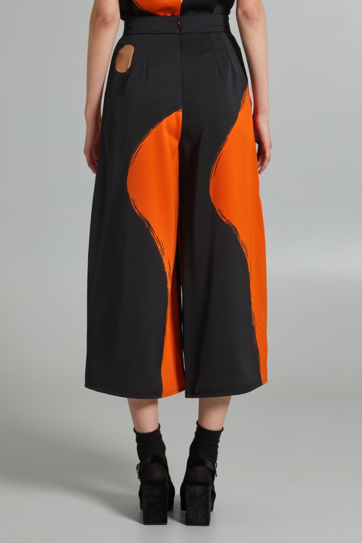 Pantaloni in enver satin lucido - NERO ARANCIONE BIANCO - Fashion Market - 4