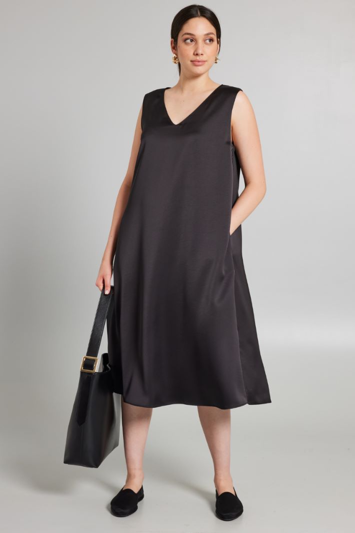 Abito con scollo a V - NERO - Fashion Market