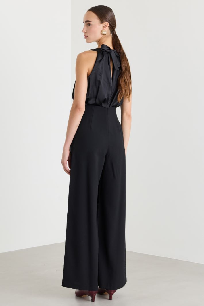 Tuta in crepe con scollo all’americana - NERO - Fashion Market - 4