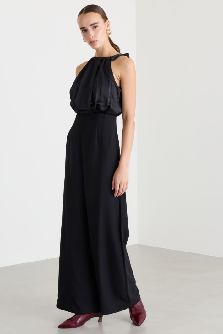 Tuta in crepe con scollo all’americana - NERO - Fashion Market - 2
