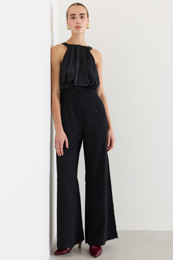Tuta in crepe con scollo all’americana - NERO - Fashion Market